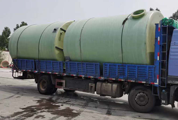 玻璃鋼硝酸儲罐耐腐蝕性好-保護效果顯著-使用壽命長